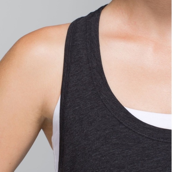 Lululemon Yogi Loose Fit Front Pocket Athletic Racer Tank / Heathered Black Sz 2 - Picture 3 of 12